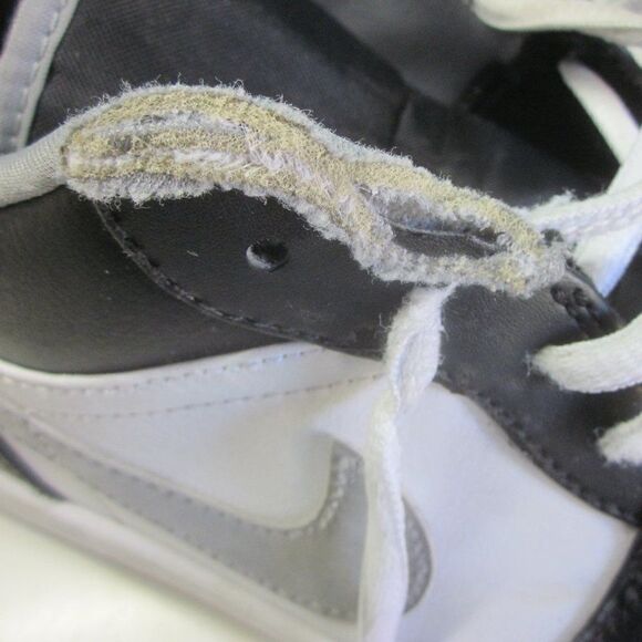 Nike Mens Air Jordan 1 Low 553558 Size 10 Black / Gray Leather Sneakers  w/ Flaw main image 4